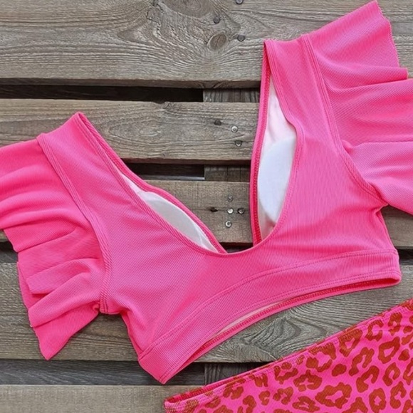 NEW - Small Ribbed Ruffle Bikini Deep V 
2025 pink summer season - Picture 5 of 6